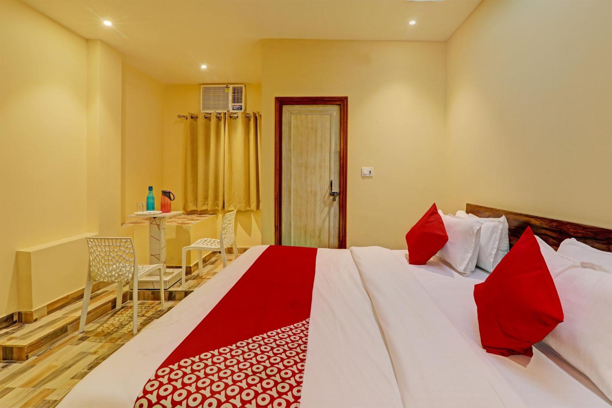Hotel O Royal Regency Palace 戈勒克布尔 外观 照片